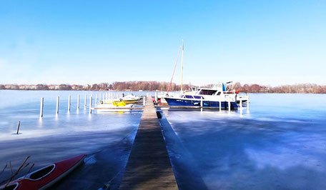 Kleines Haus mit Bootsanleger in Berlin-Heiligensee 