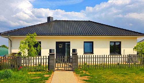 Moderner Bungalow auf großem Grundstück bei Strausberg